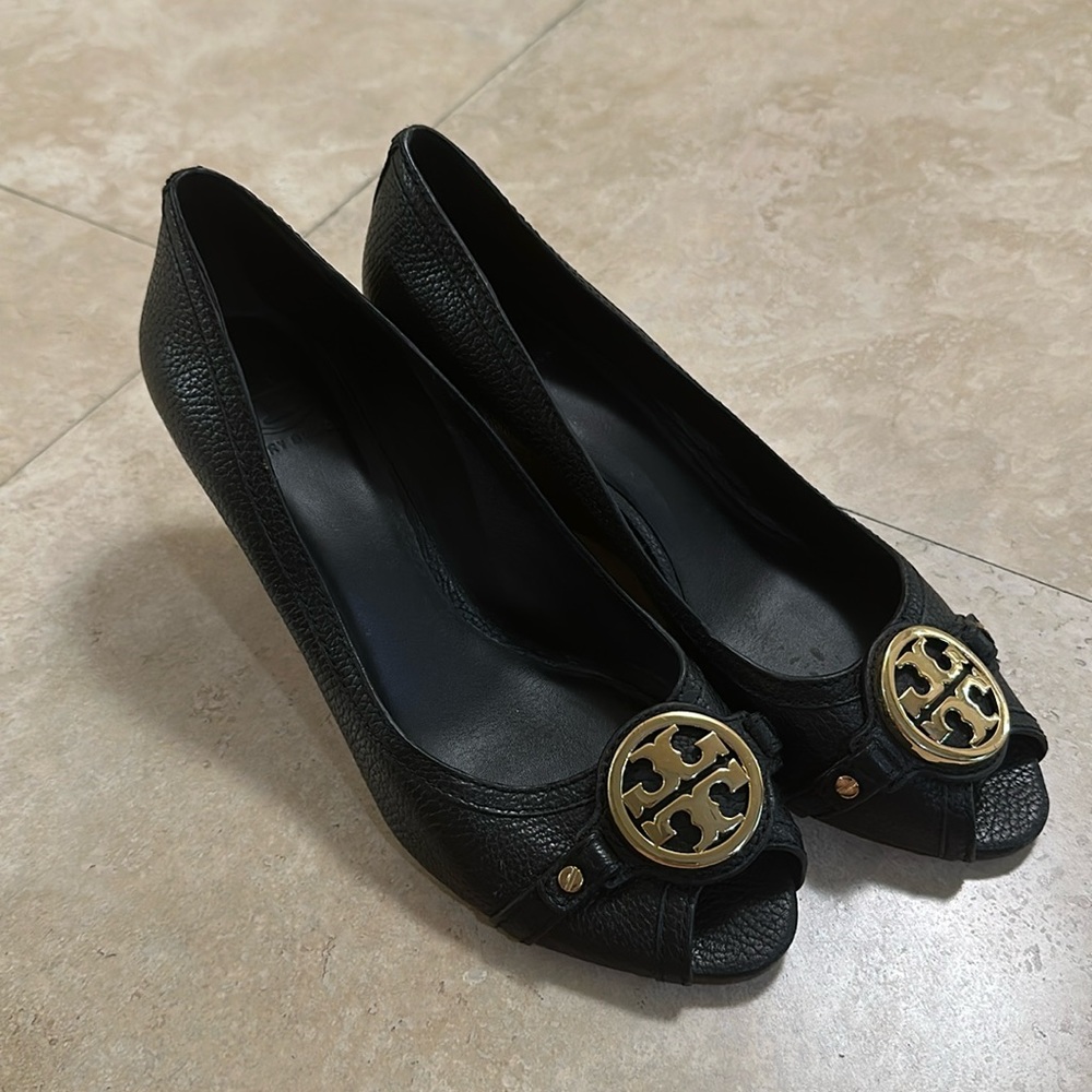 Tory Burch Size 10M Black Leather Wedge Pumps Heel Peep Toe Logo
